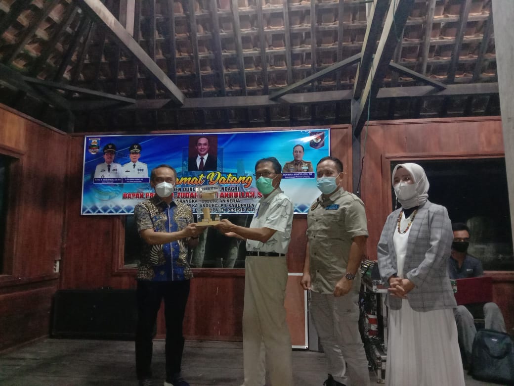 Acara Ramah Tamah Bupati Pesisir Barat pada Kunjungan Kerja Bapak Dirjen Dukcapil Kemendagri.jpeg